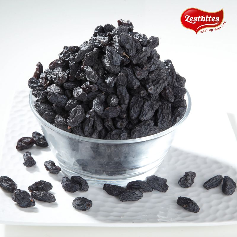 Bowl of kismis Seedless Black raisins