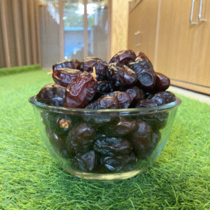 glass bowl of Date Crown Fard Premium